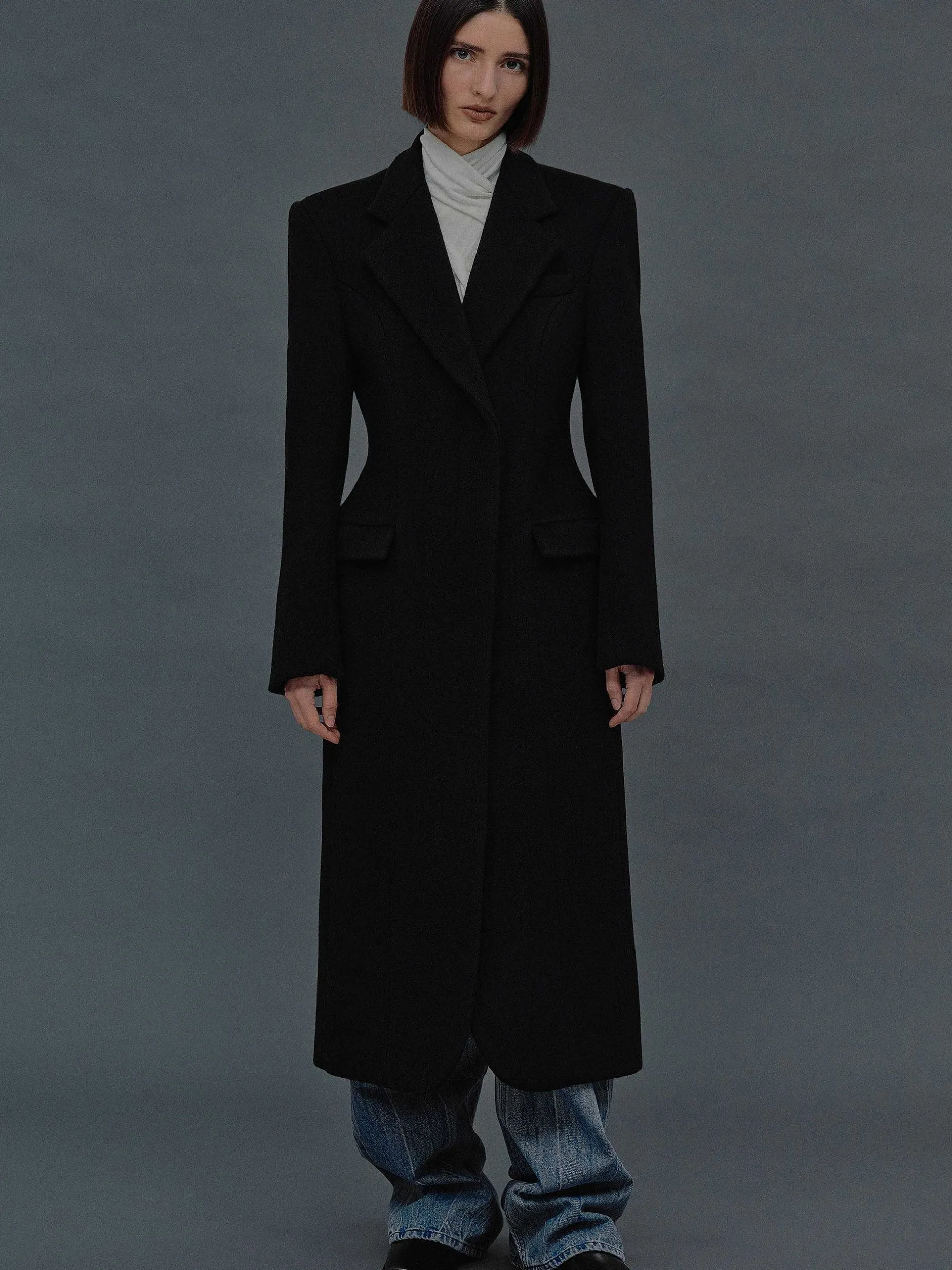 Clothing-Source Unknown Holin Hourglass Coat, Black