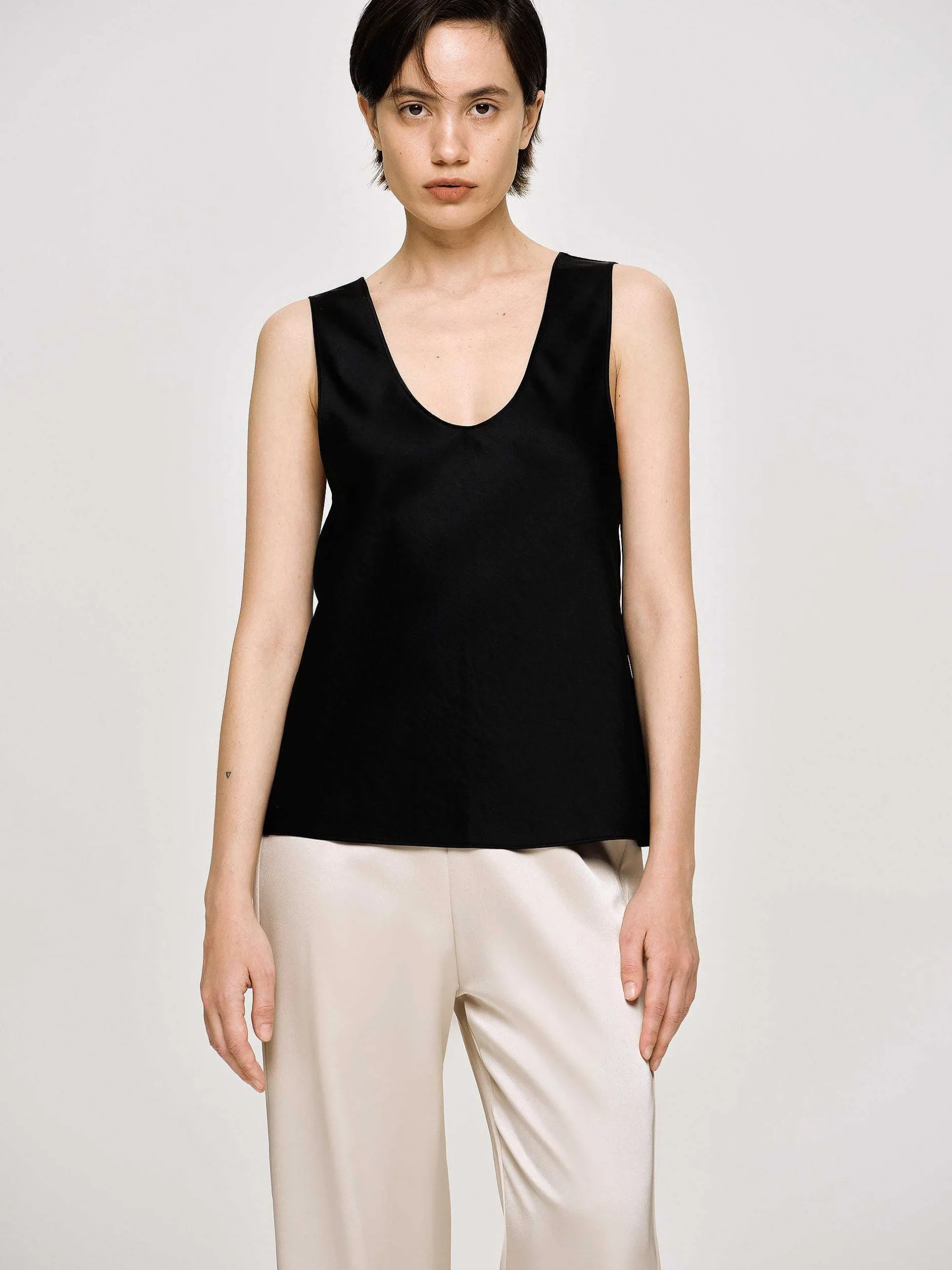 Accessories-Source Unknown Sleeveless Satin Top, Black