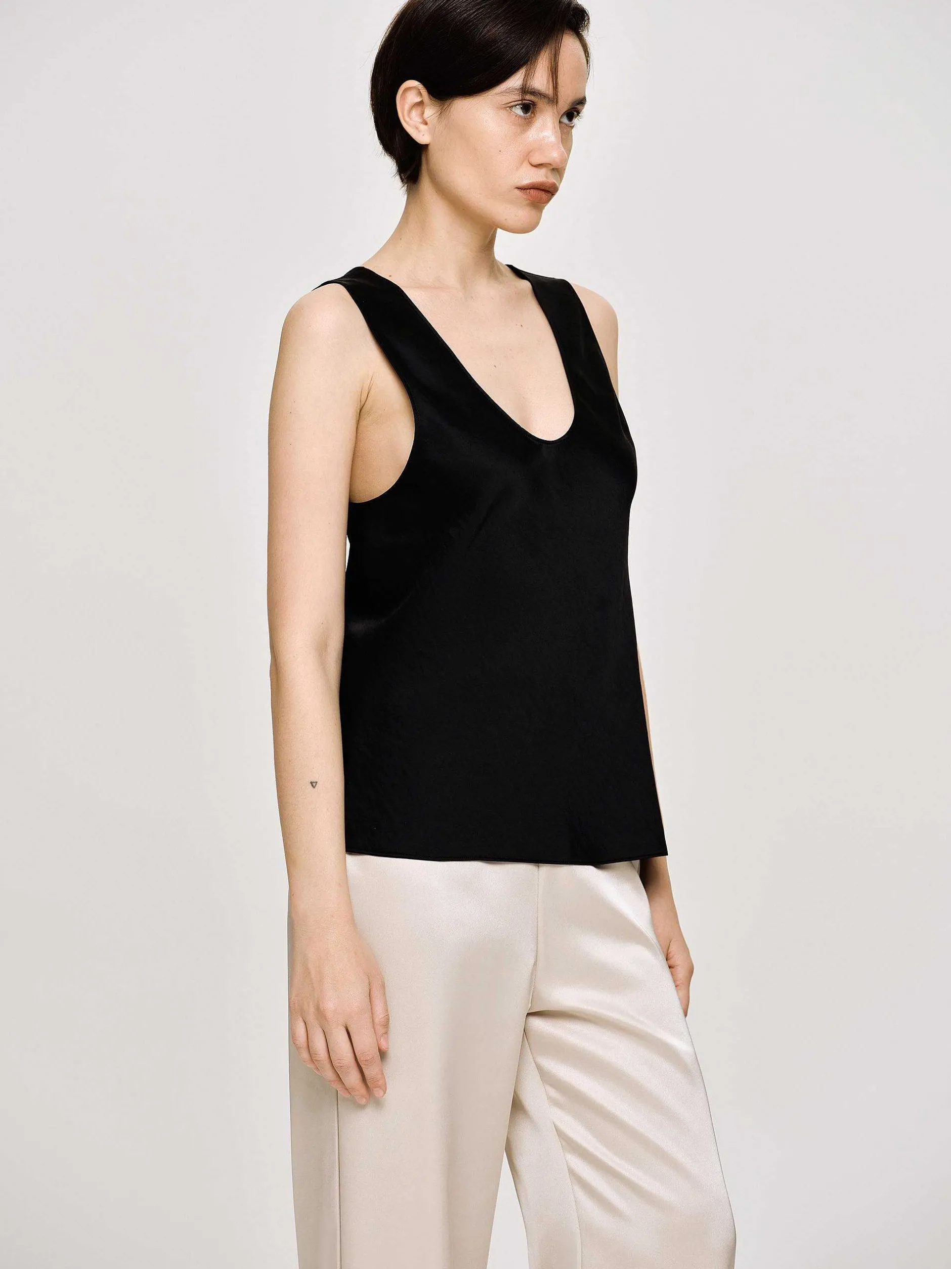 Accessories-Source Unknown Sleeveless Satin Top, Black
